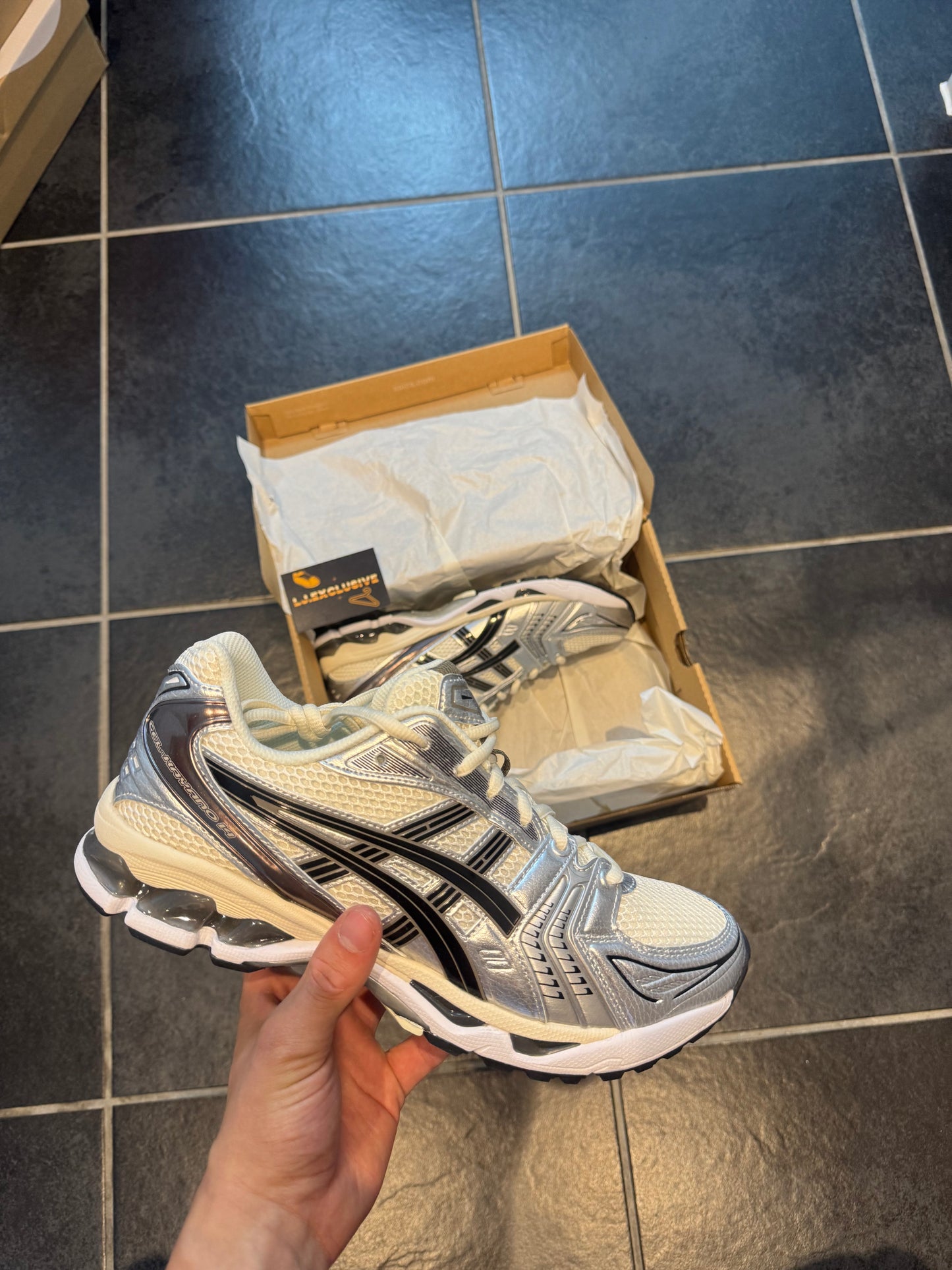 ASICS gel kayano 14 (cream/black)