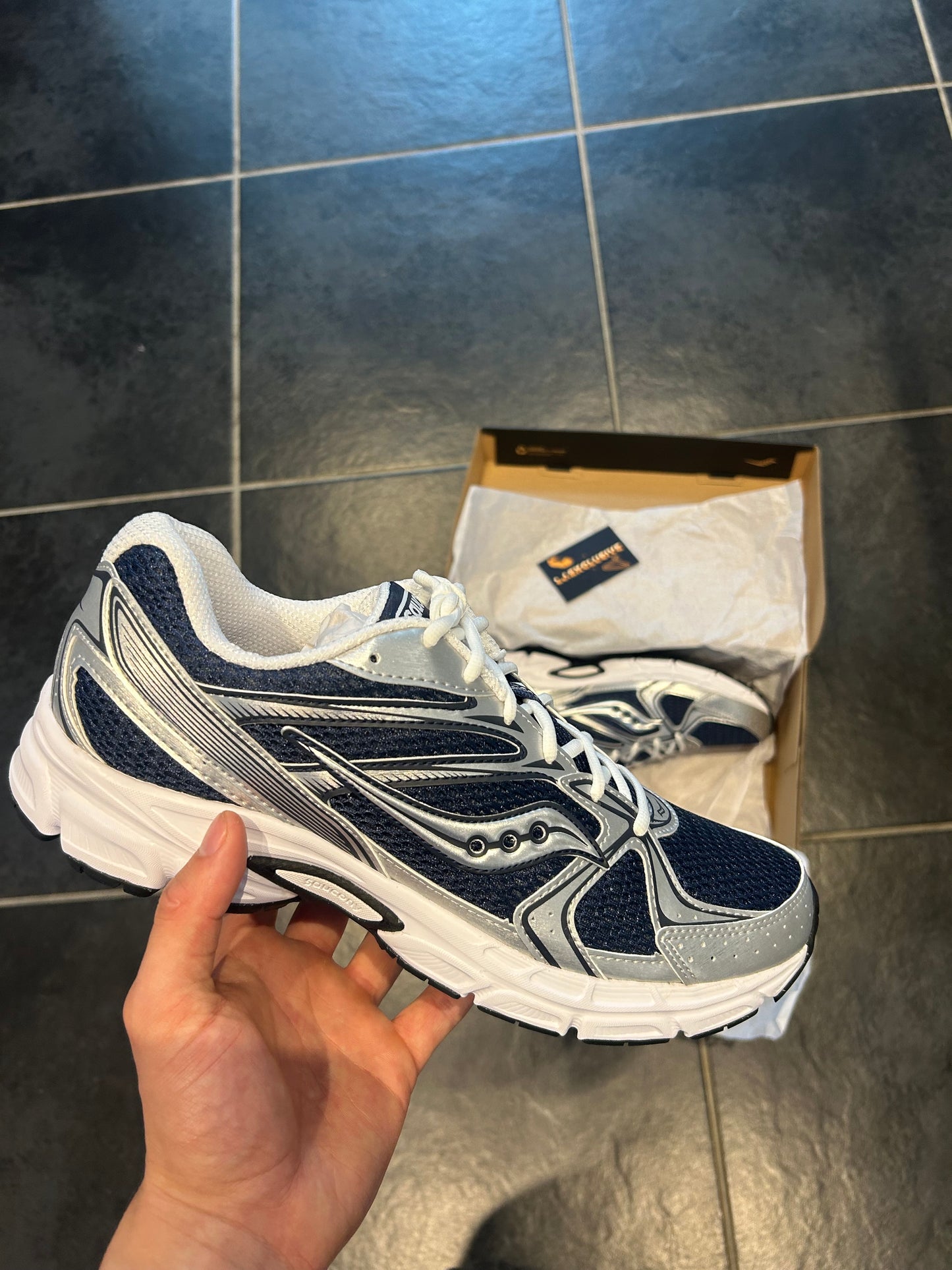 Saucony (navy)