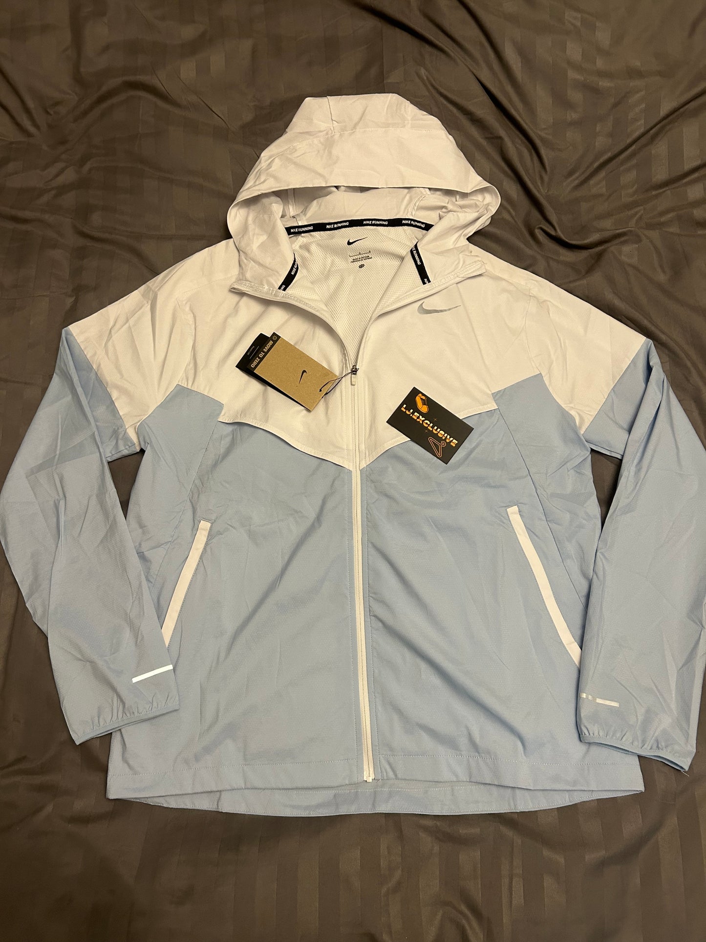 Nike repel windbreaker white blue