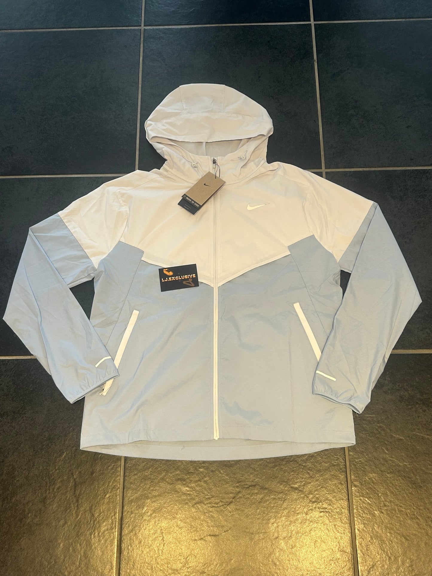 Nike repel windbreaker white blue