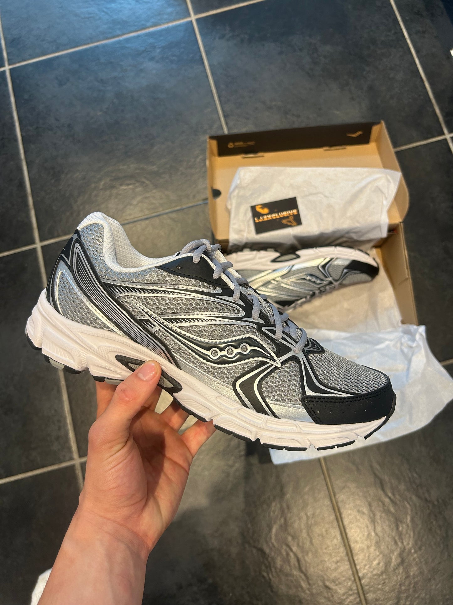 Saucony (grey/black)